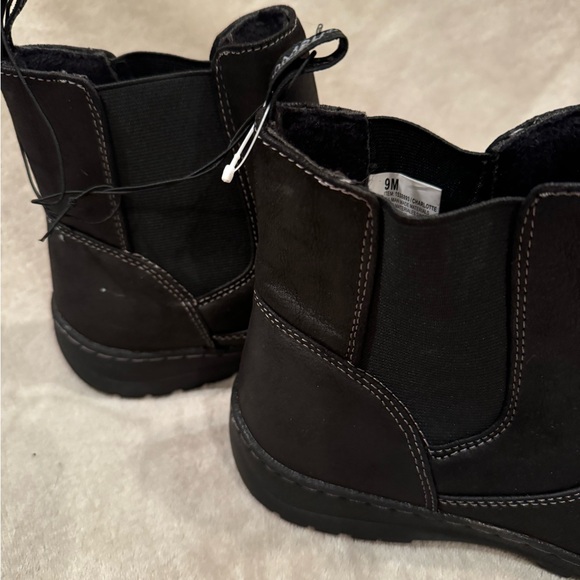 New Khombu Women’s Charlotte Ankle boot, size 9 - Picture 4 of 6